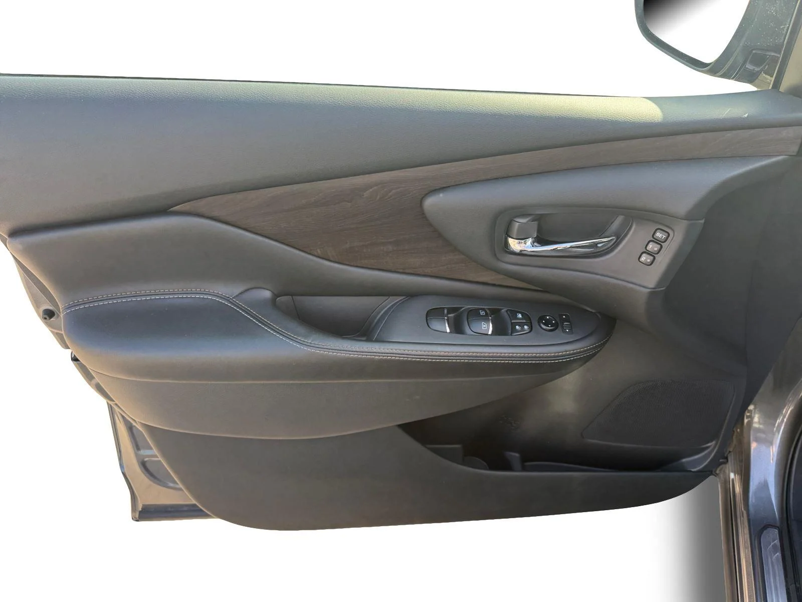 Used 2024 Super Black Nissan Platinum image 9