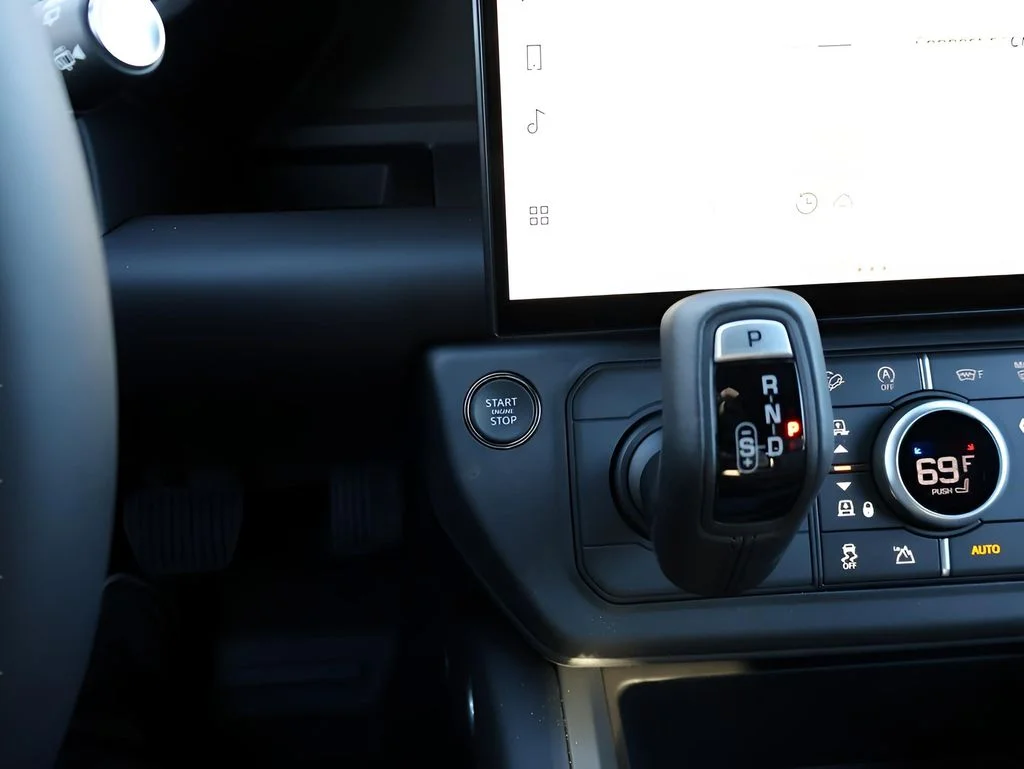 New 2026 Tasman Blue Land Rover X-Dynamic SE image 27