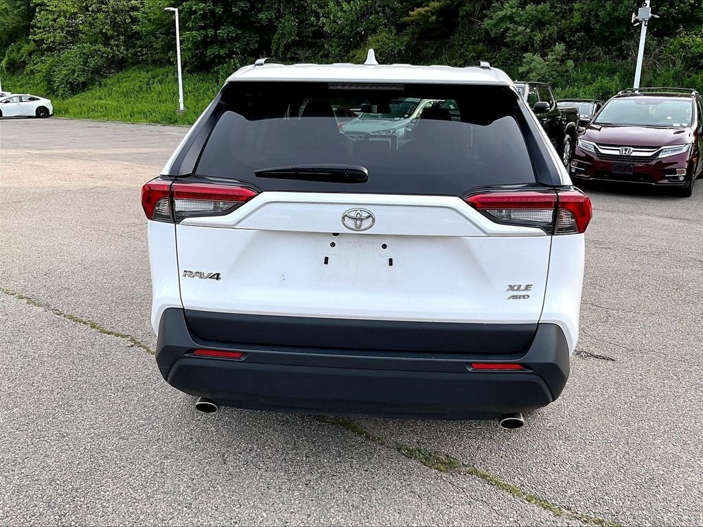 Used 2025 White Toyota XLE image 10