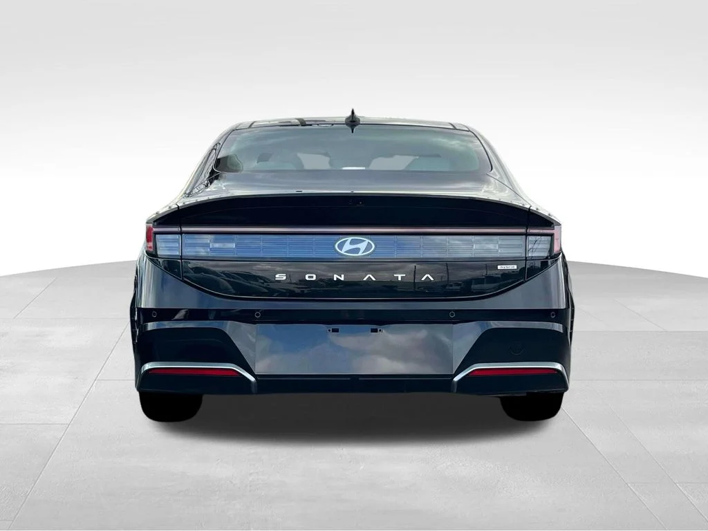 Used 2025 Black Hyundai Limited image 7