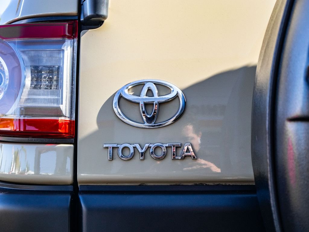 Used 2012  Toyota Base image 15