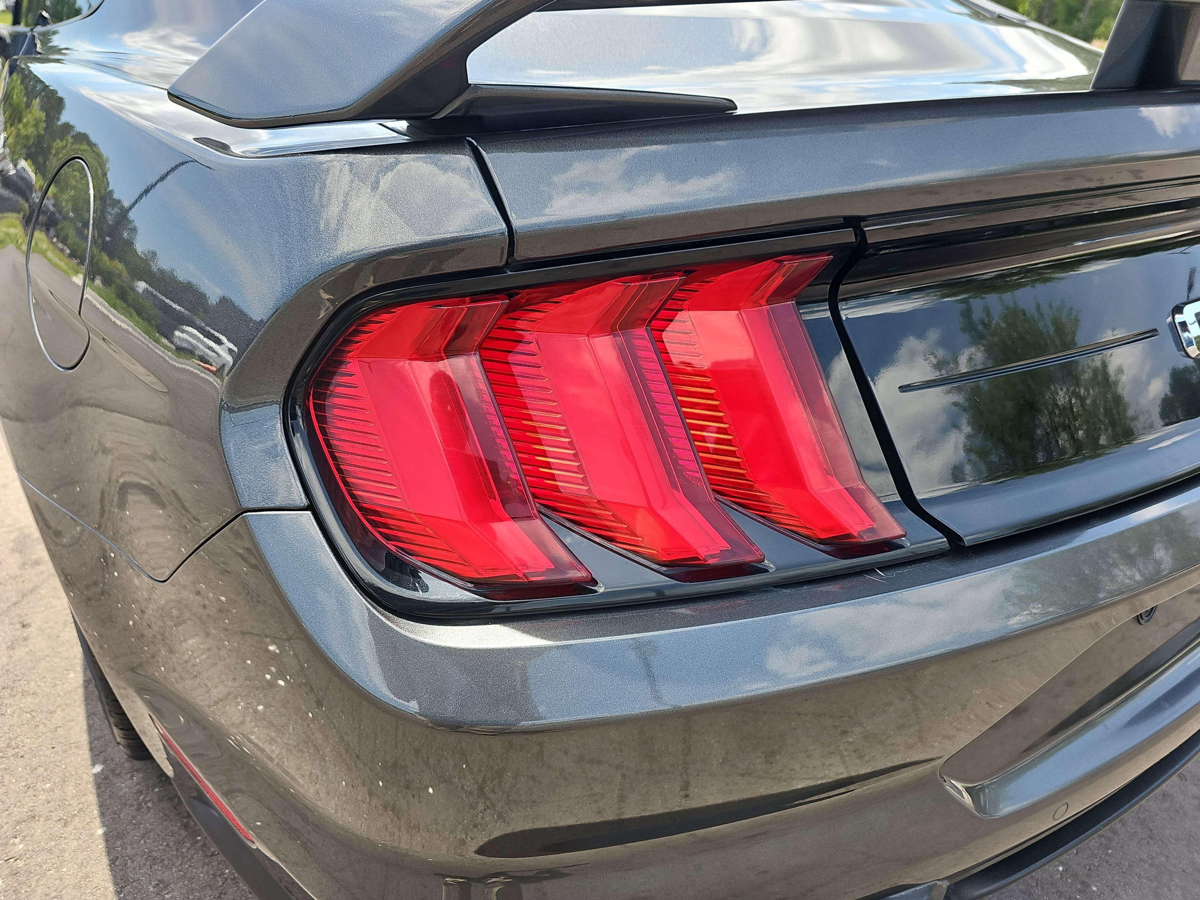 Used 2020 Magnetic Ford GT Premium image 29