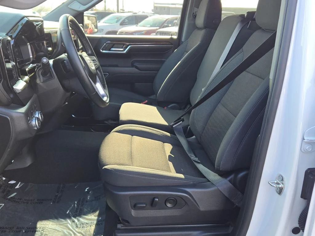 Used 2024 White GMC Elevation image 20