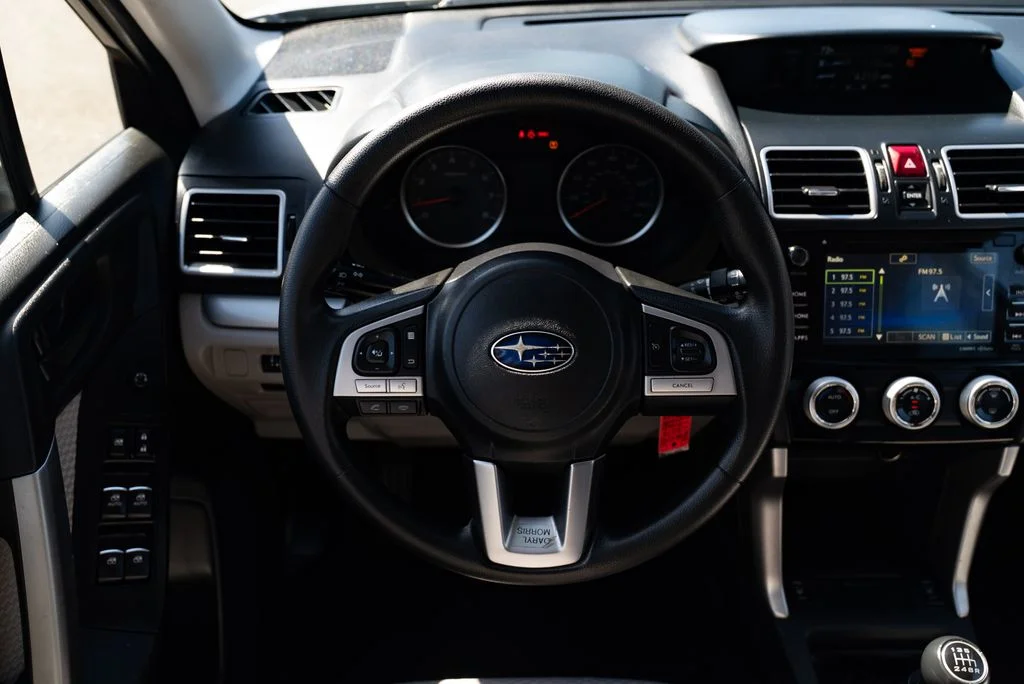 Used 2017 Silver Subaru 2.5i Premium image 11