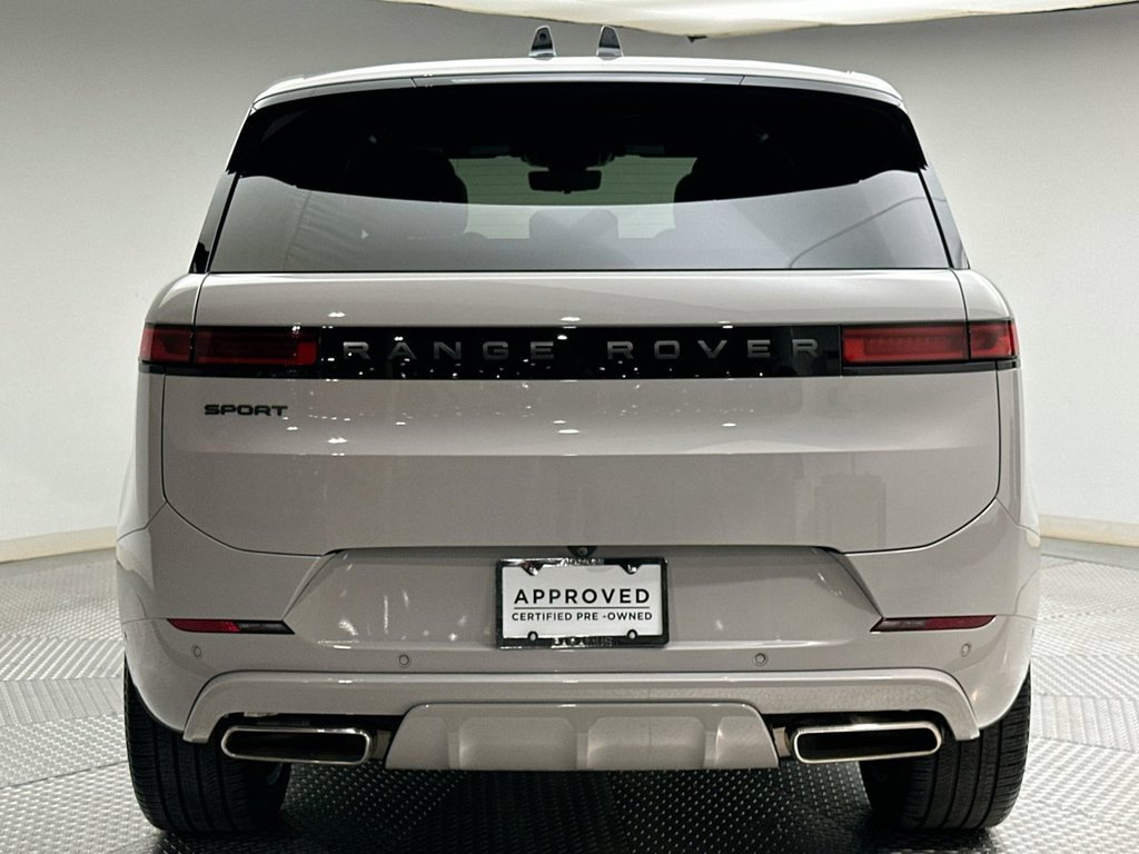 Used 2025  Land Rover Dynamic SE image 12
