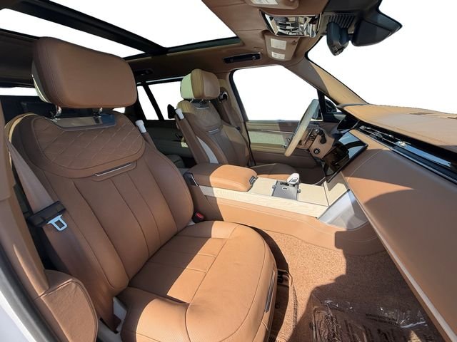 Used 2024 White Land Rover SV image 16