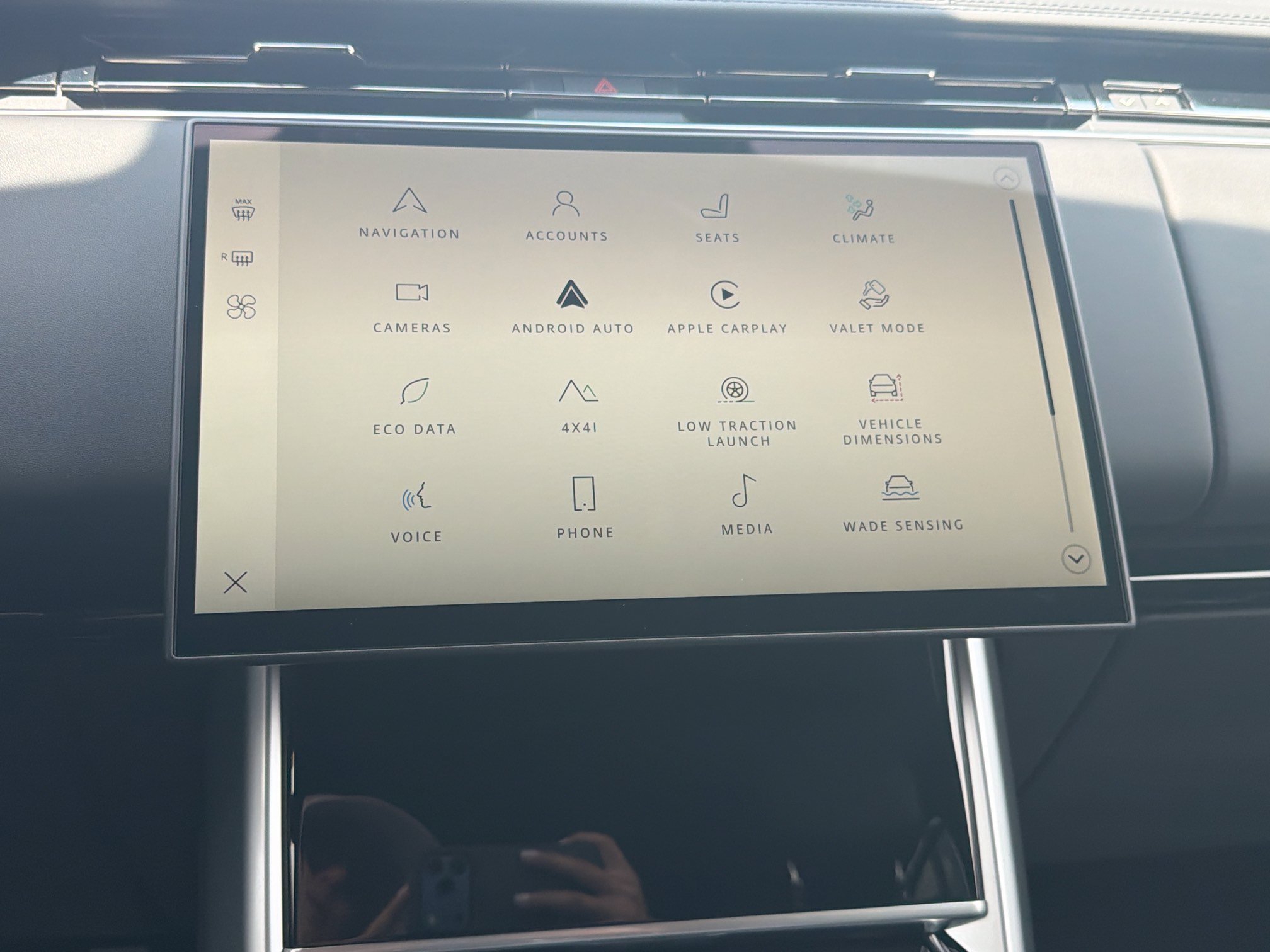 New 2026 Carpathian Grey Land Rover SE image 30