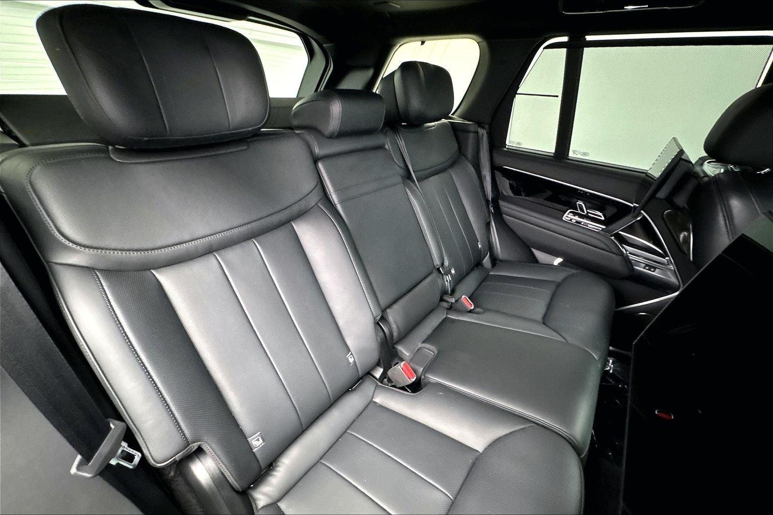 Used 2025 Velocity Blue in Satin Finish Land Rover Autobiography image 23