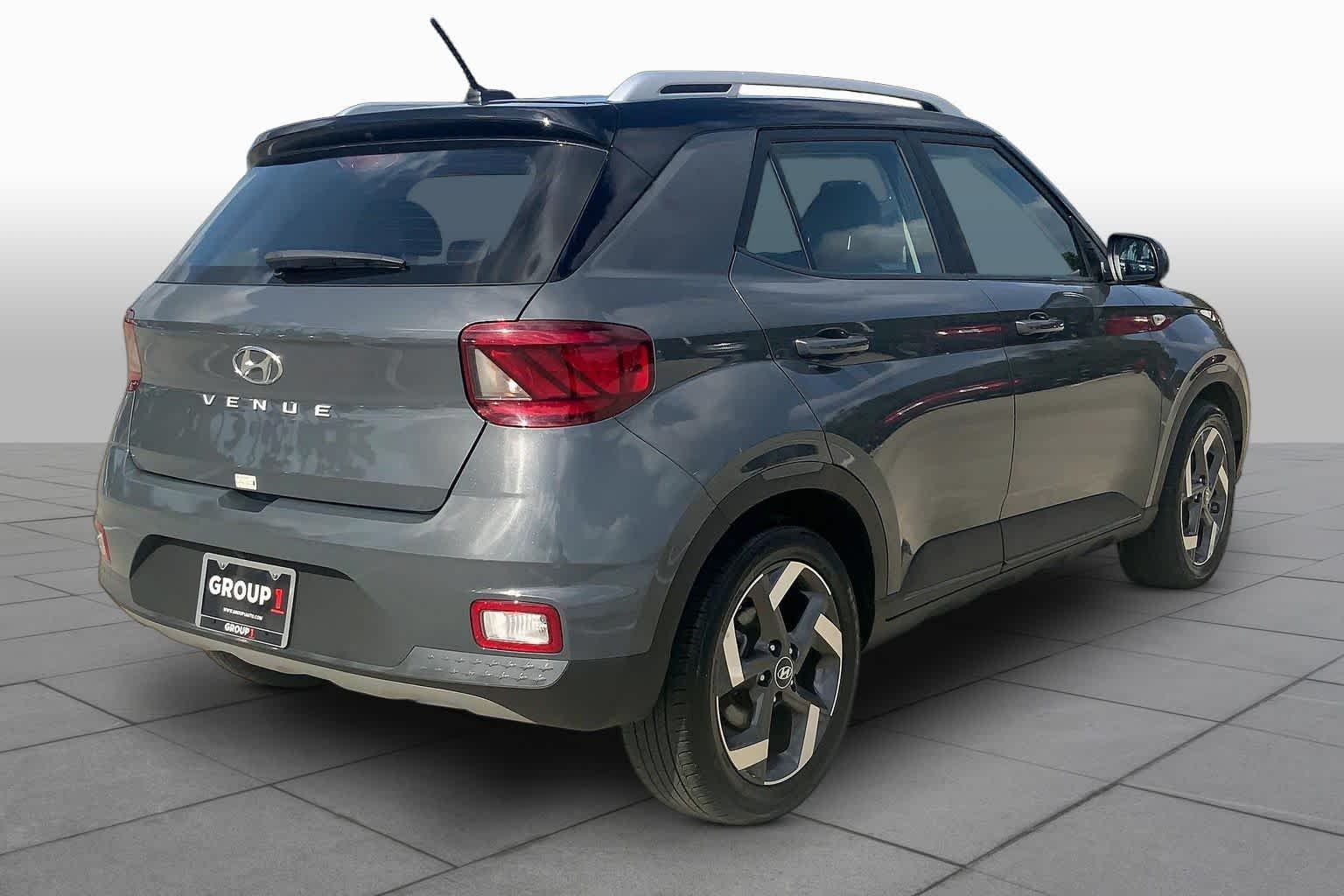 Used 2025 Black Roof Hyundai Limited image 13