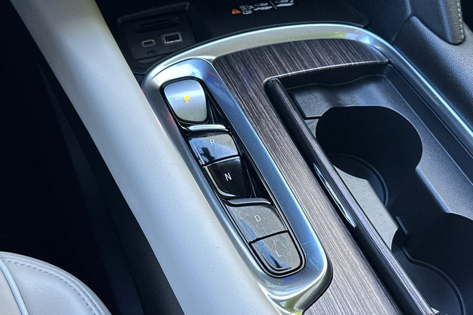 Used 2024 Green Buick Avenir image 22