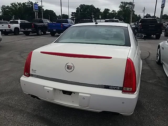 Used 2006 White Cadillac Base image 24