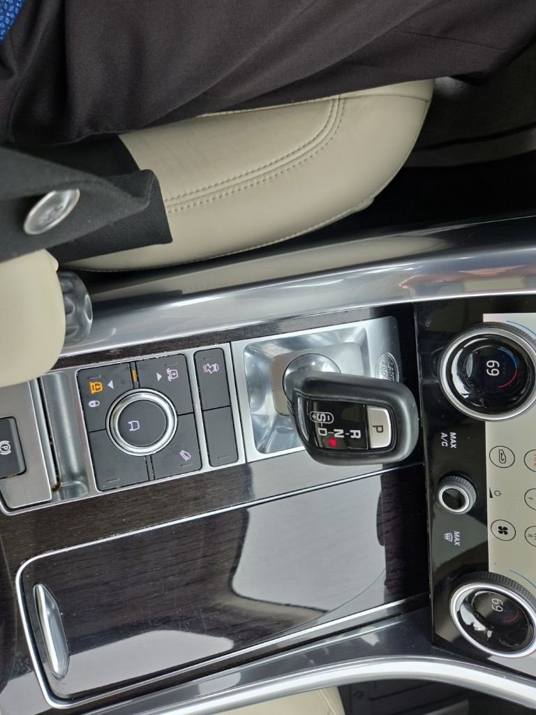 Used 2020 Silicon Silver Premium Metallic Land Rover HSE image 19