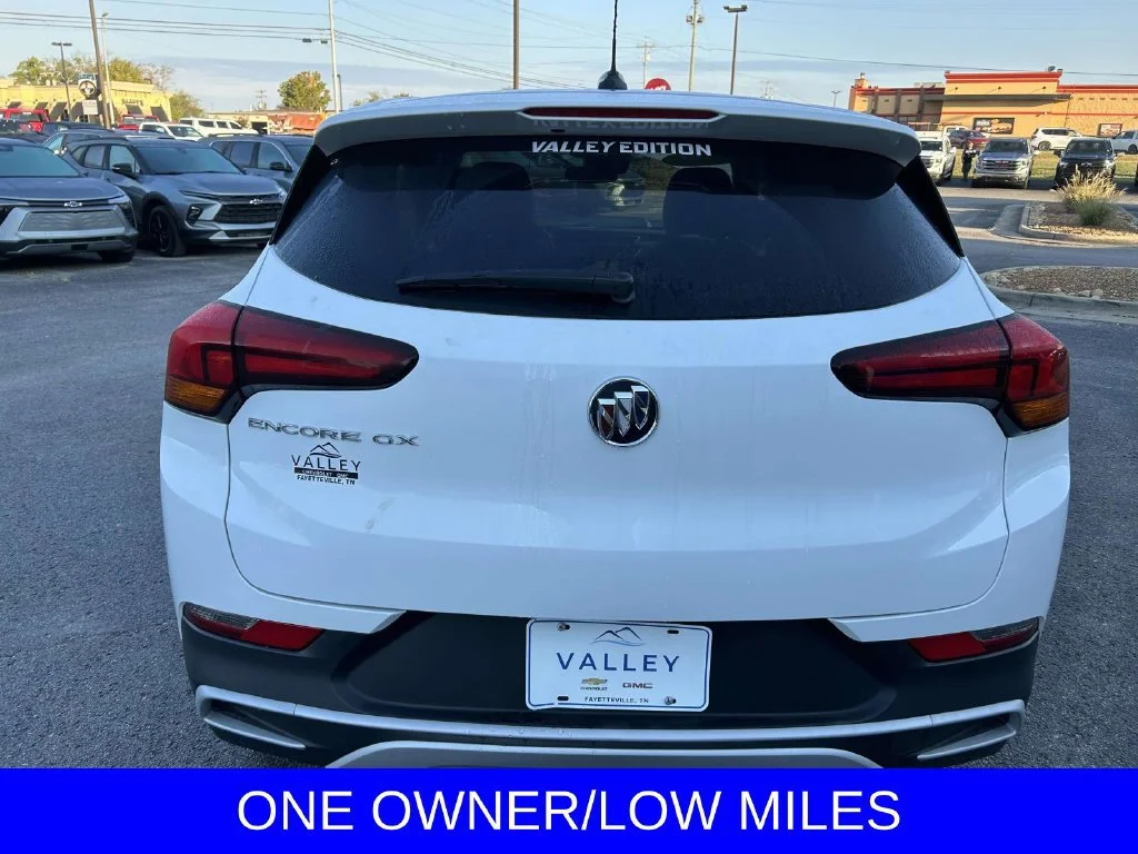 Used 2023 SUMMIT WHITE Buick Preferred image 5