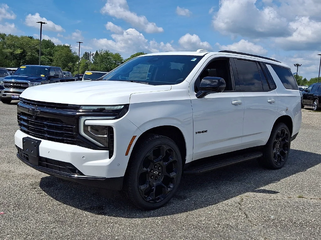 New 2026 Summit White Chevrolet RST image 4