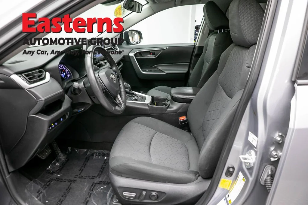 Used 2021 Silver Toyota XLE image 14