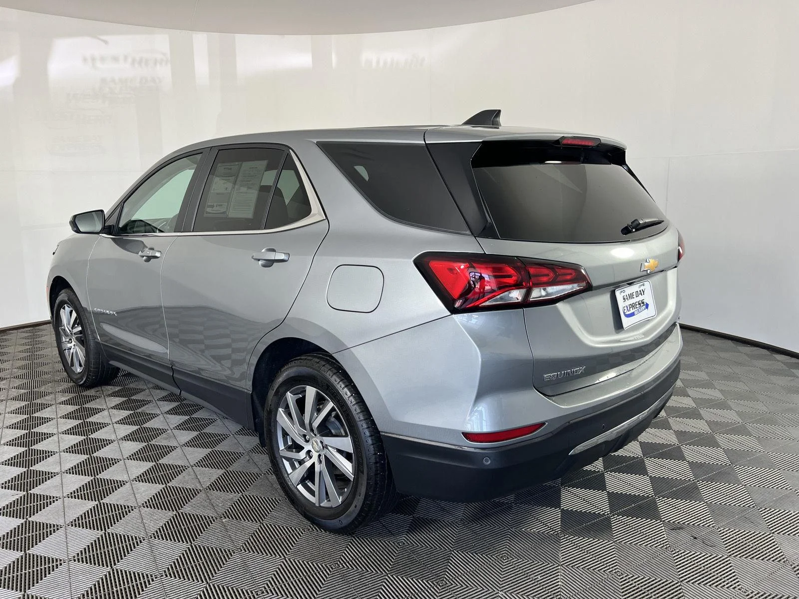 Used 2024 Sterling Gray Metallic Chevrolet LT image 25
