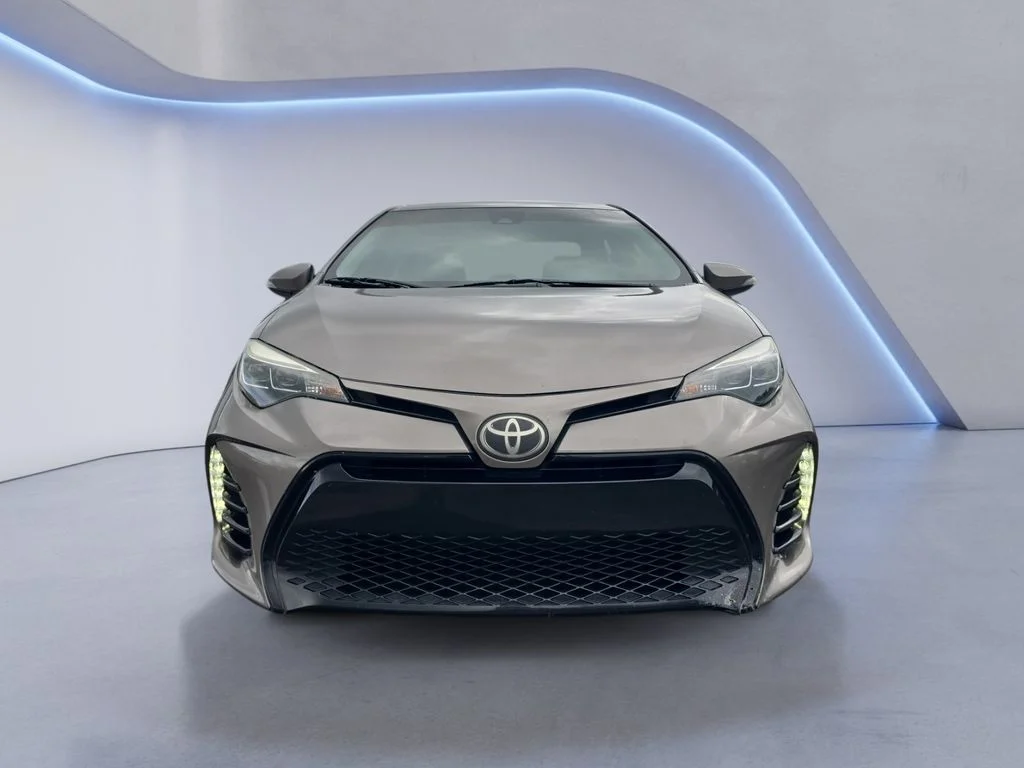 Used 2018 Falcon Gray Metallic Toyota SE image 10