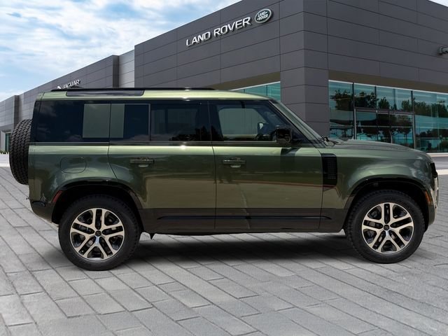 New 2026 Woolstone Green Land Rover X-Dynamic SE image 6