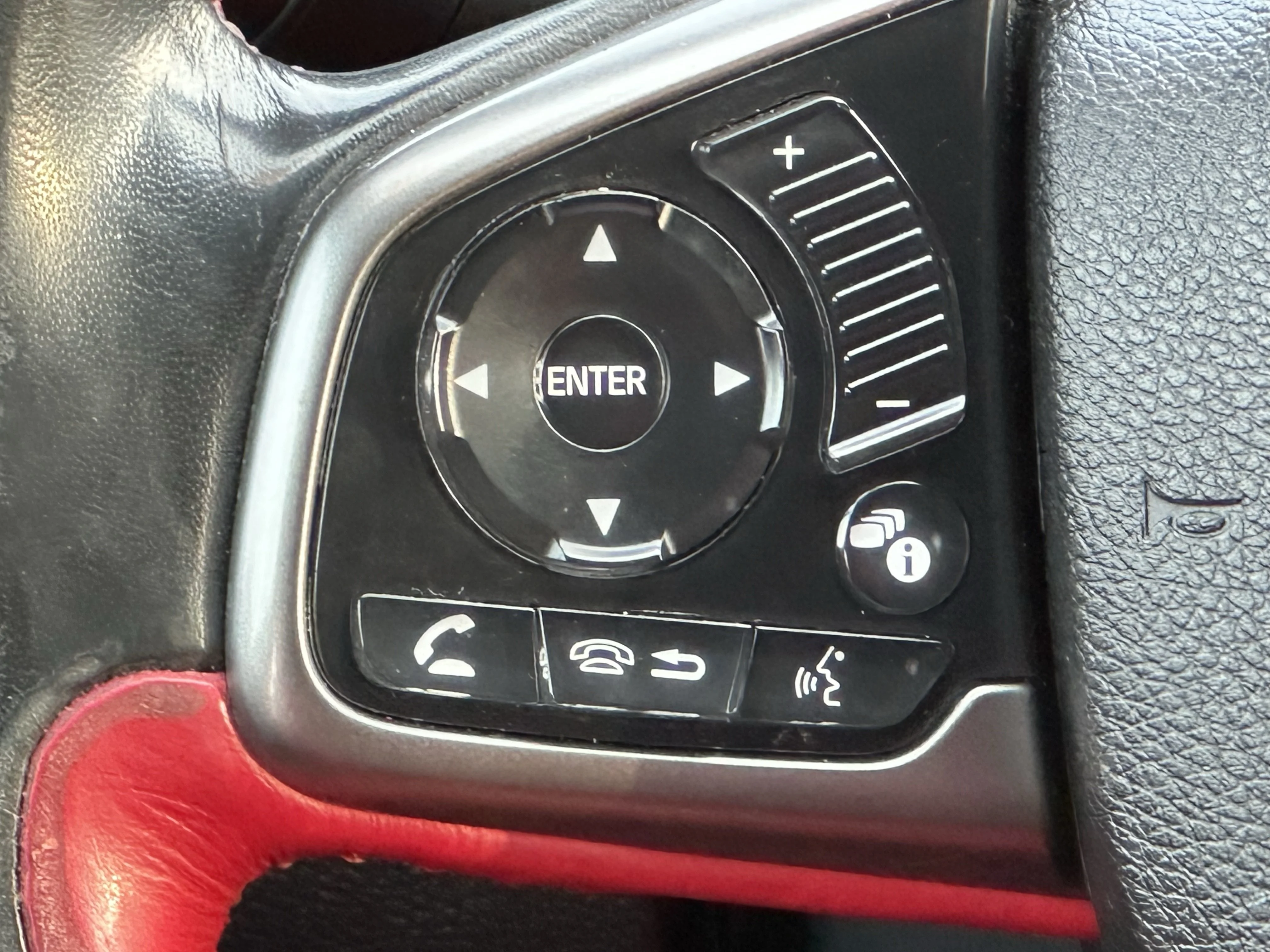 Used 2018 White Honda  image 11