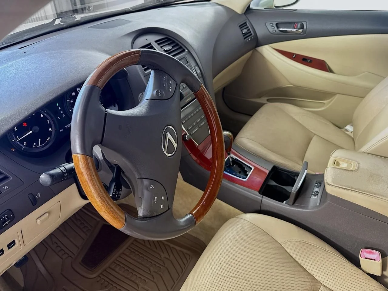 Used 2009 Beige Lexus 350 image 7