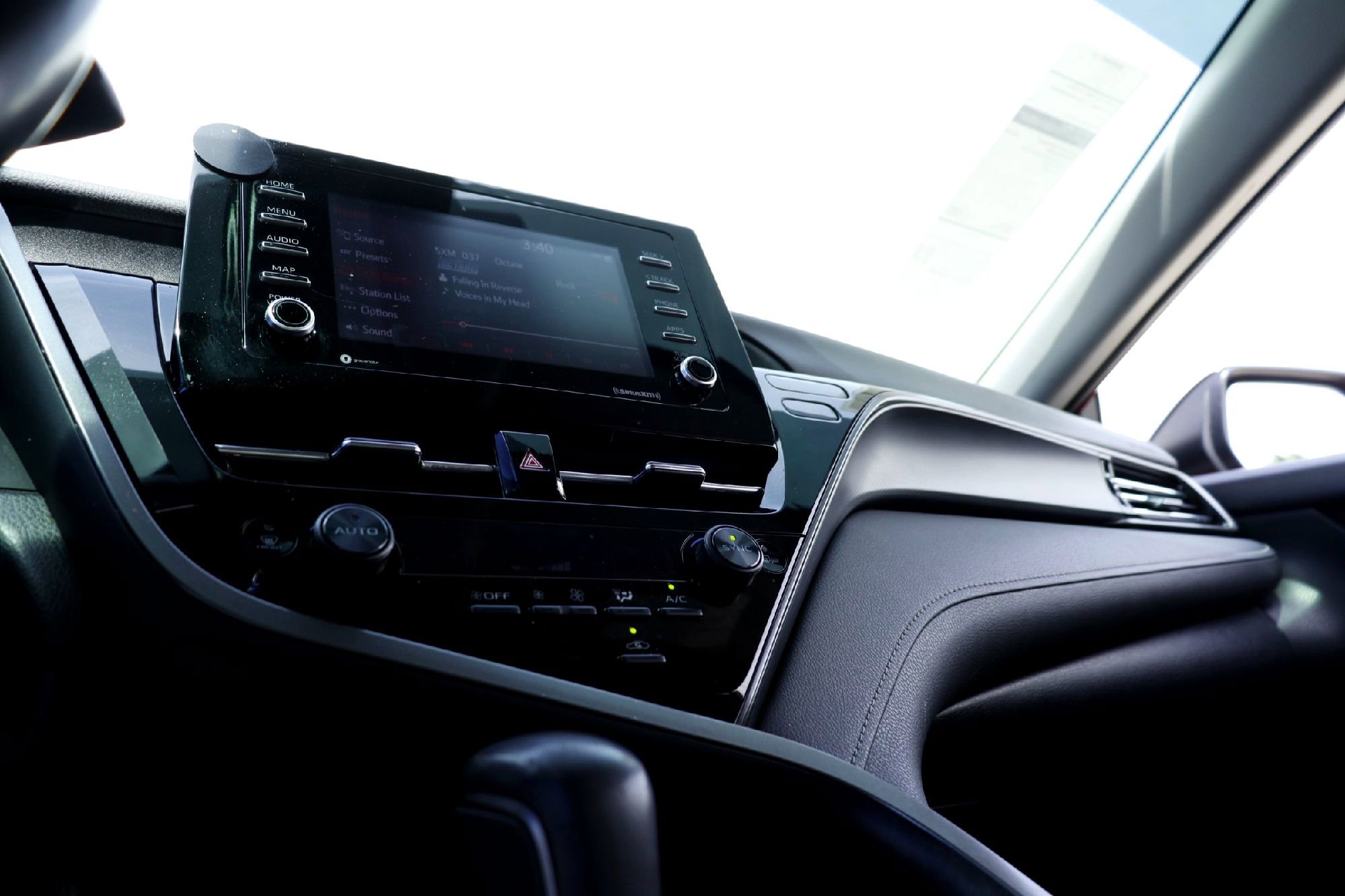 2022 Toyota Camry SE - Photo 16