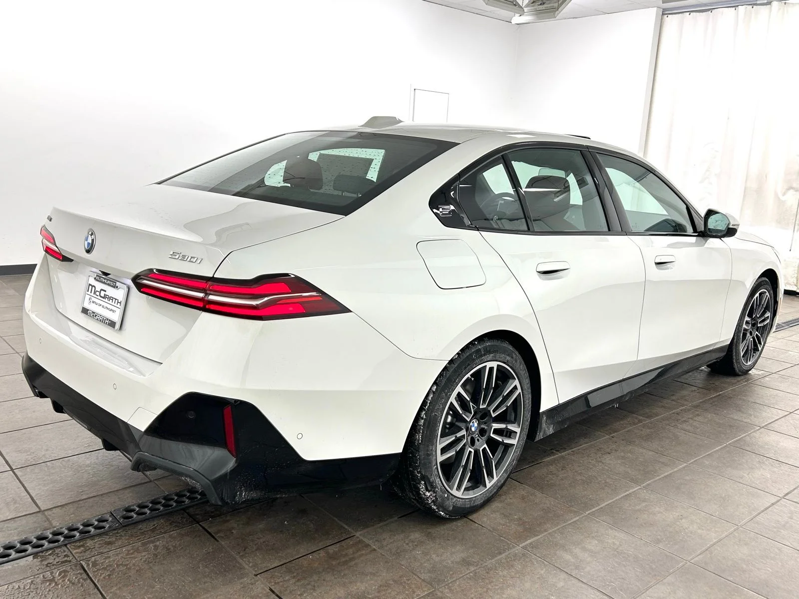 New 2026 White BMW 530i xDrive image 5