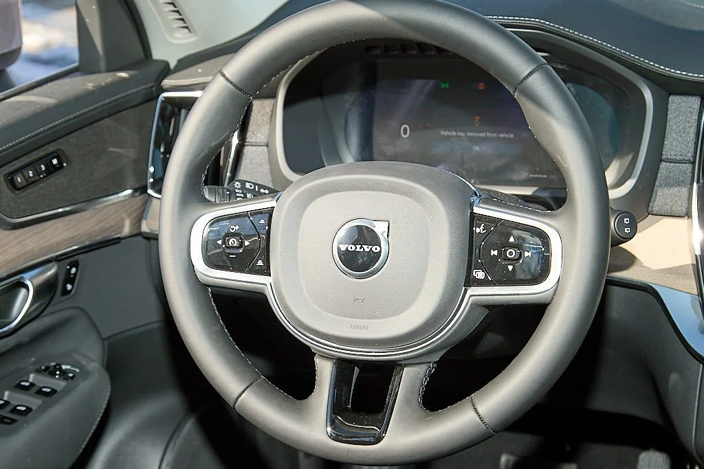 New 2026 Aurora Silver Volvo Plus image 27