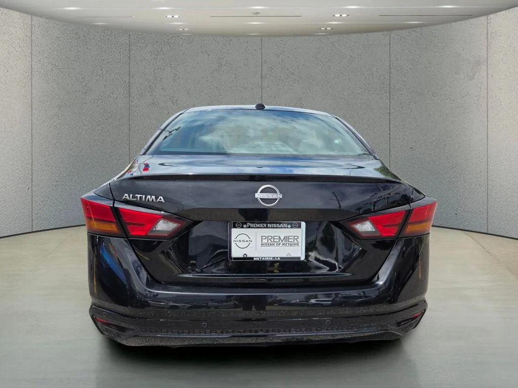 Used 2025 Black Nissan 2.5 SV image 4