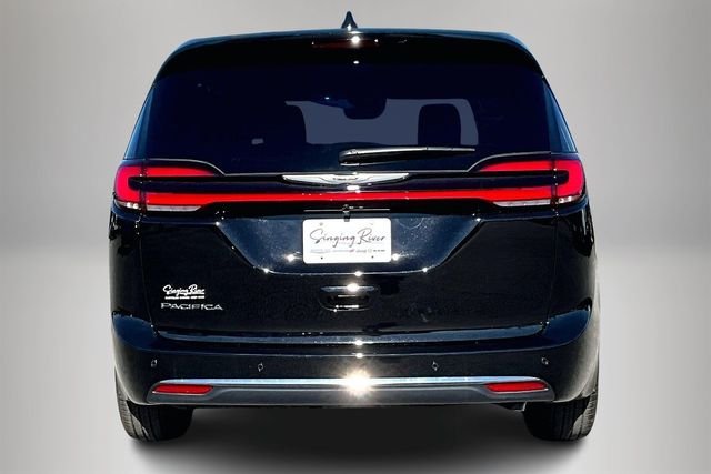 New 2026 Chrysler Pacifica Select 4D Passenger Van