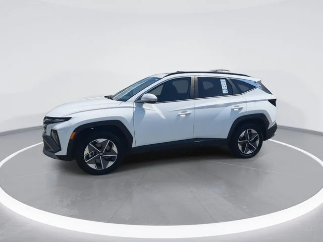Used 2025 White Hyundai SEL Convenience image 5