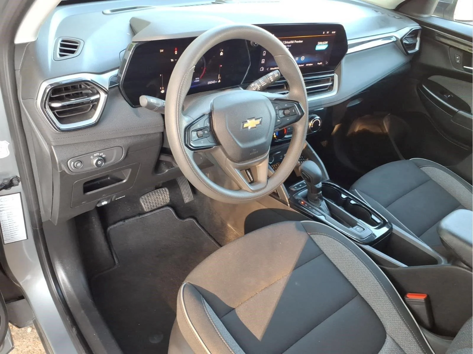 Used 2025 Sterling Gray Metallic Chevrolet LT image 15