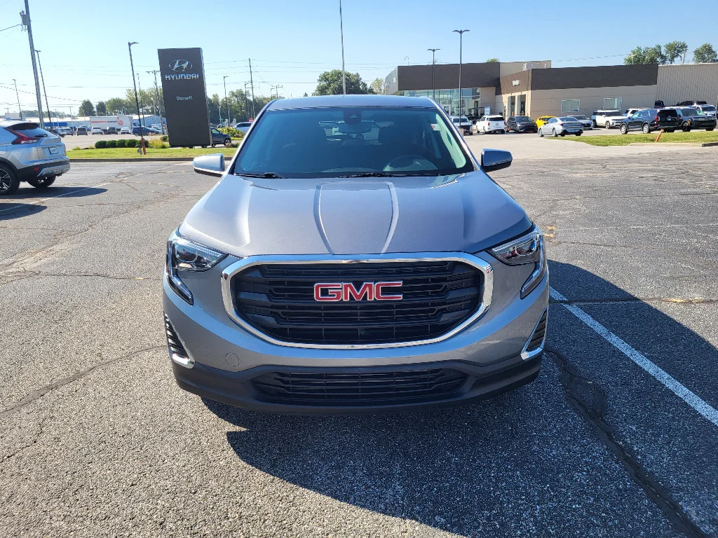 Used 2020 Satin Steel Metallic GMC SLE image 2