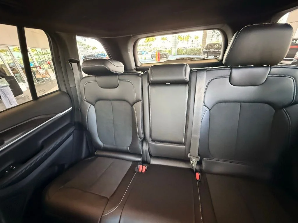 New 2026 Diamond Black Crystal Pearl-Coat Exterior Paint Jeep Altitude image 25