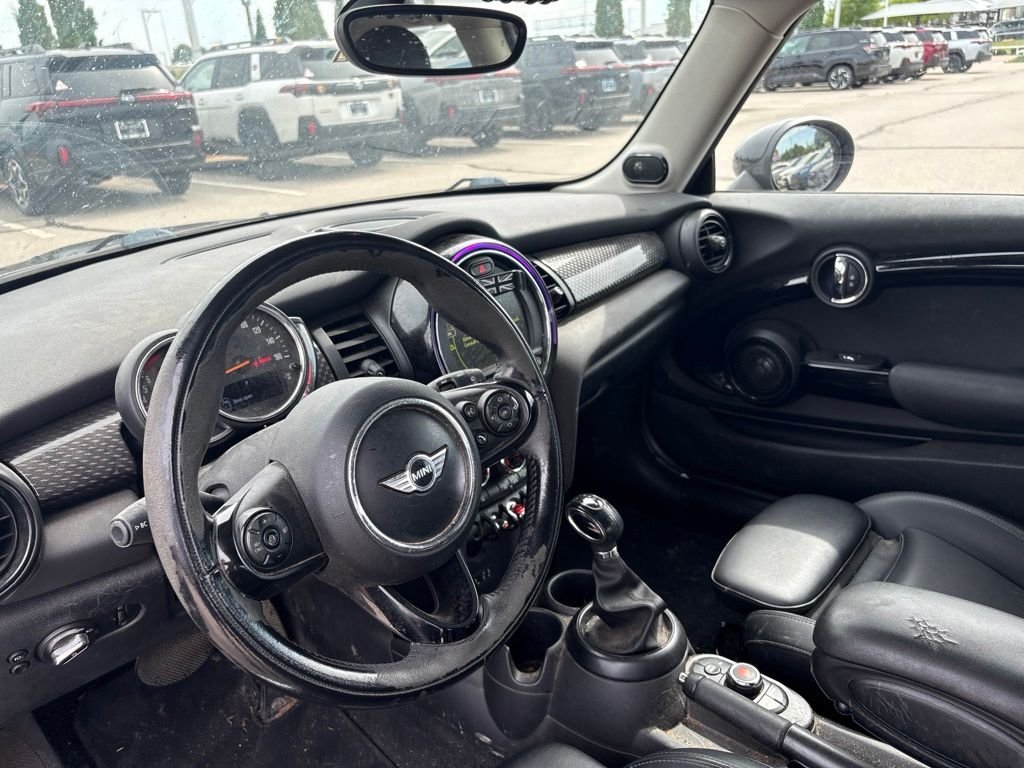 Used 2018 Gray MINI Base image 4