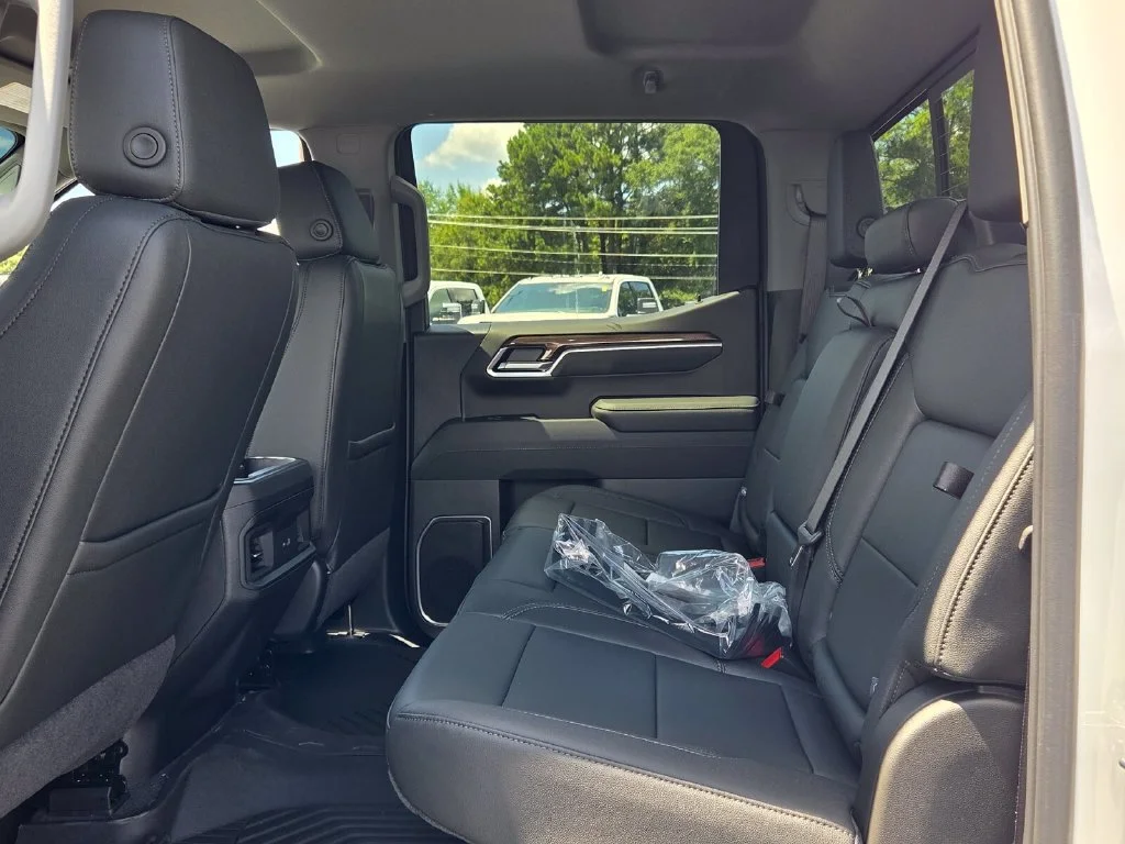 New 2026 Summit White Chevrolet LT image 30