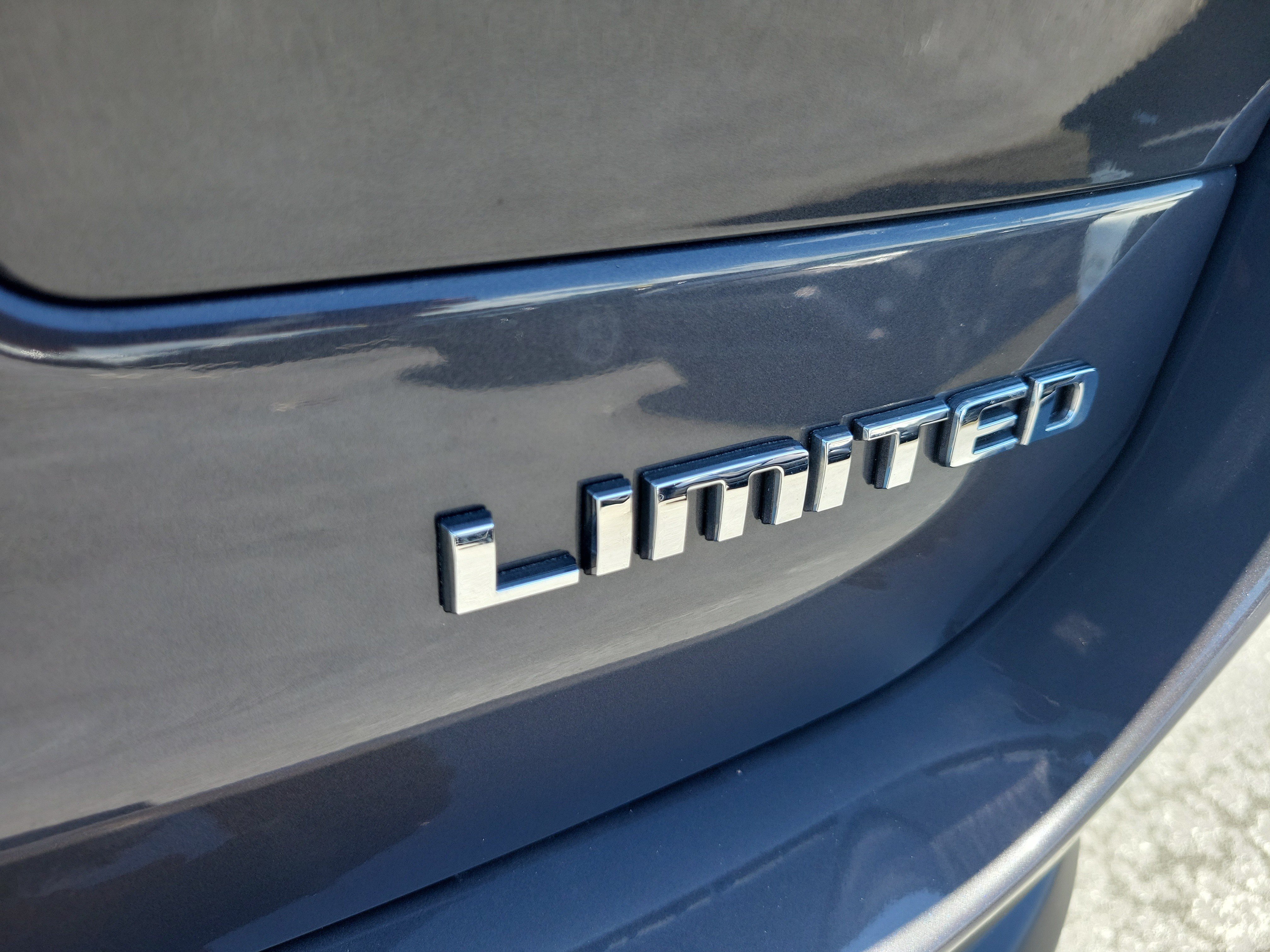 Used 2022 Baltic Gray Metallic Clearcoat Jeep Limited image 8