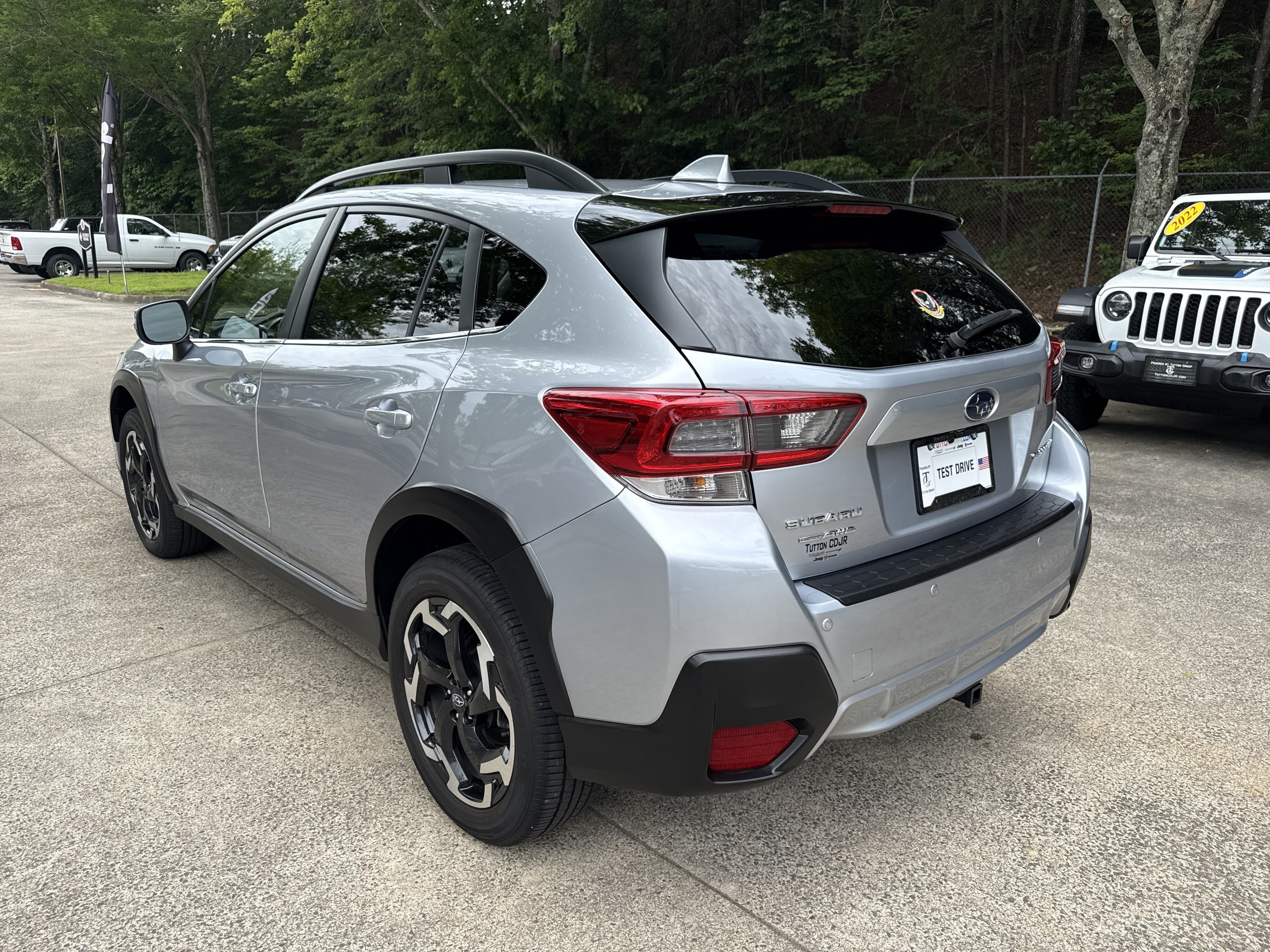 Used 2023 Ice Silver Metallic Subaru Limited image 3