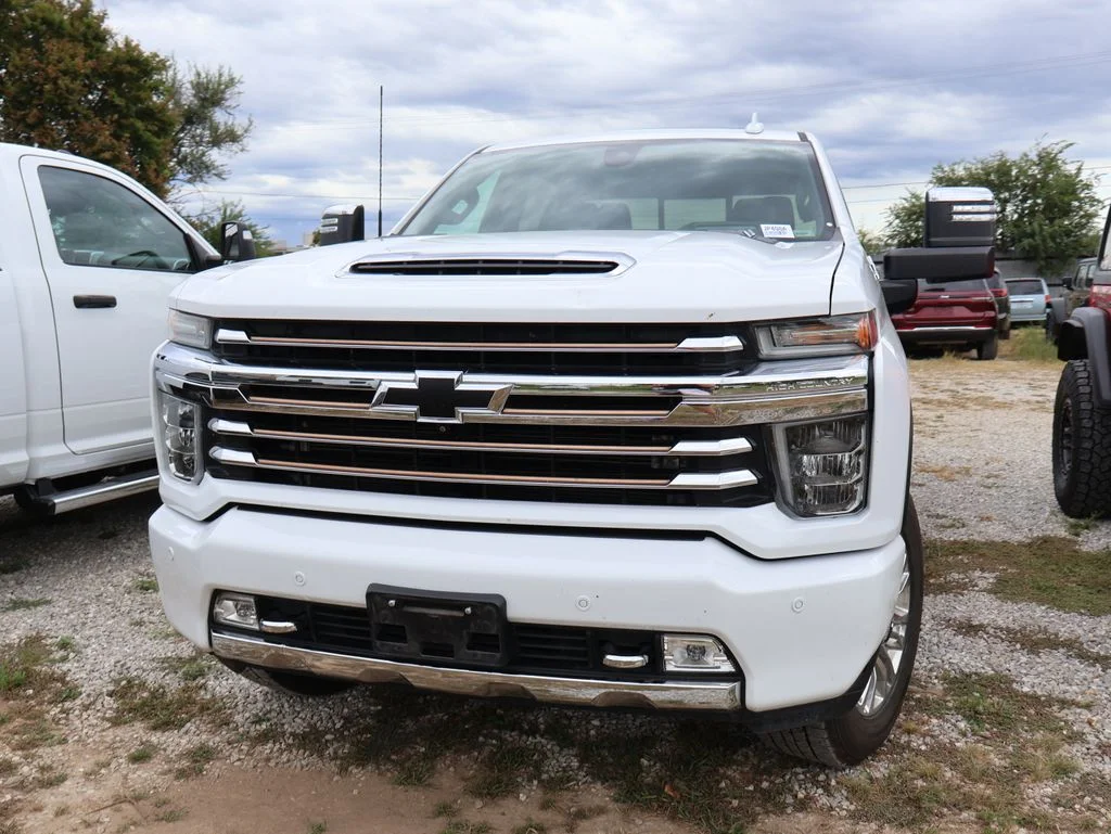 Used 2022 White Chevrolet High Country image 4