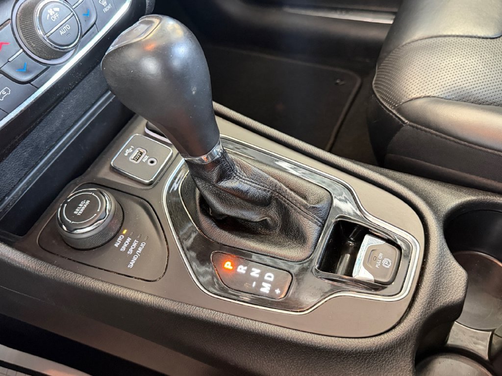 Used 2021 Blue Jeep Limited image 32