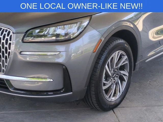 Used 2025 Gray Lincoln Premiere image 9