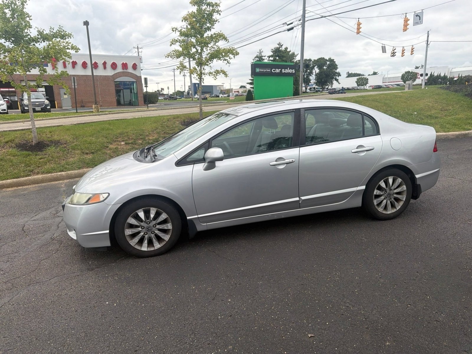 Used 2011 Alabaster Silver Metallic Honda EX image 2