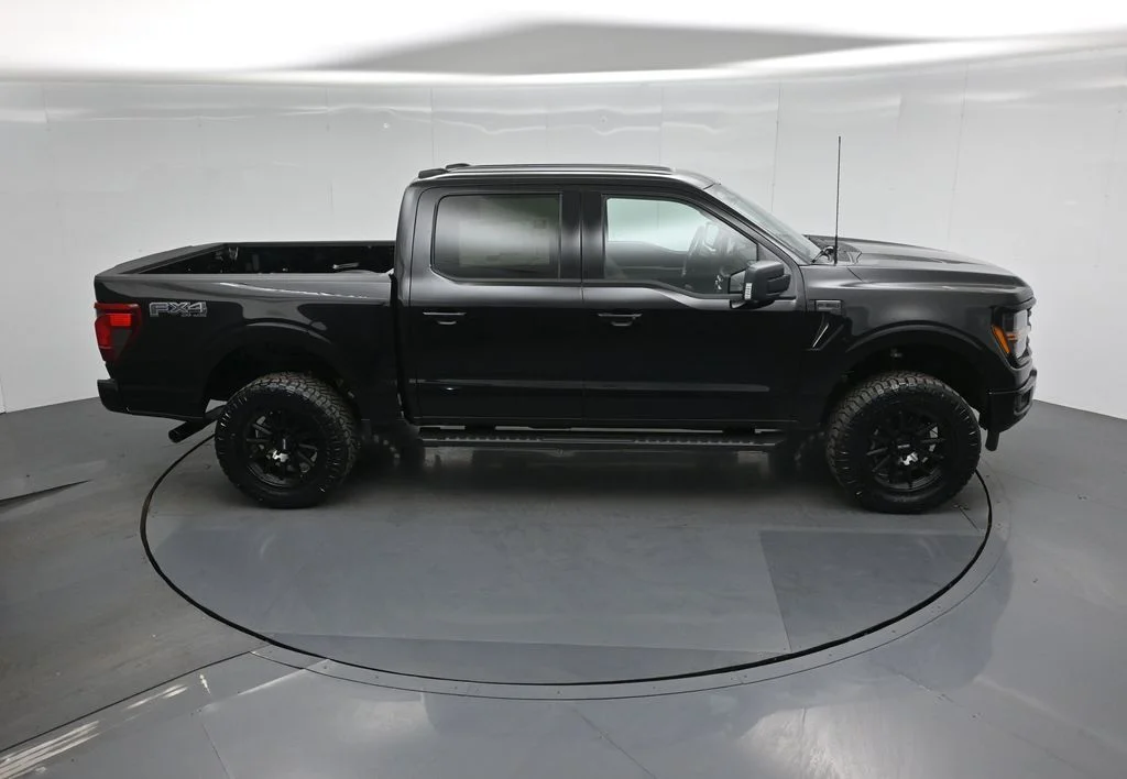 New 2026 Agate Black Metallic Ford XLT image 32