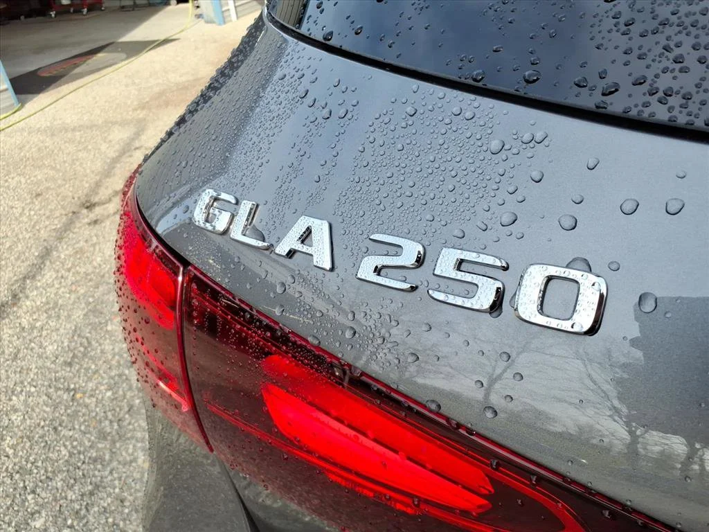 New 2026 Mountain Grey Metallic Mercedes-Benz GLA 250 image 45
