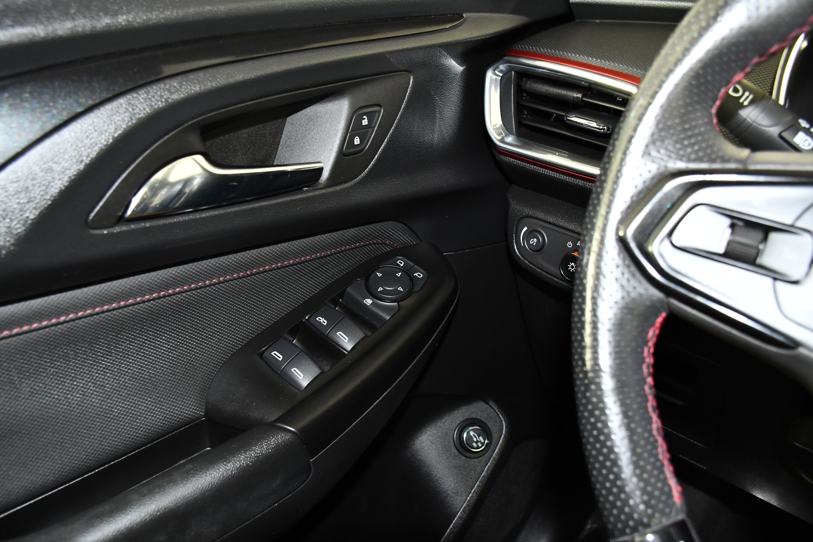 Used 2023 Mosaic Black Metallic Chevrolet RS image 34