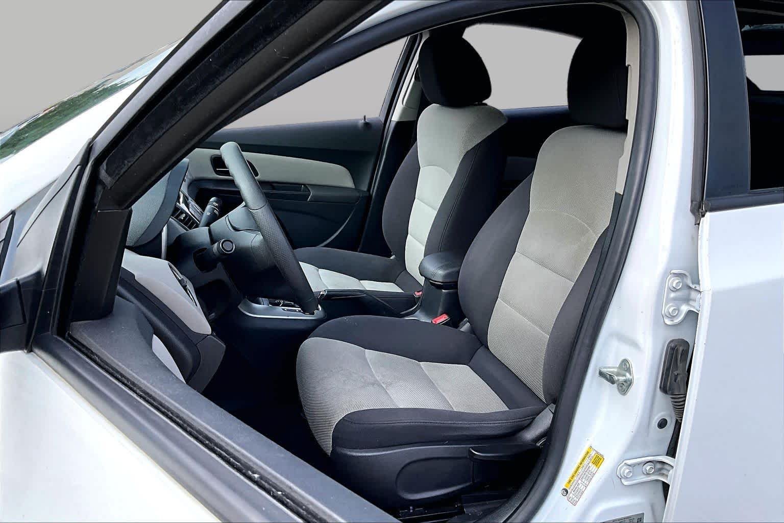 Used 2014 Summit White Chevrolet LS image 7