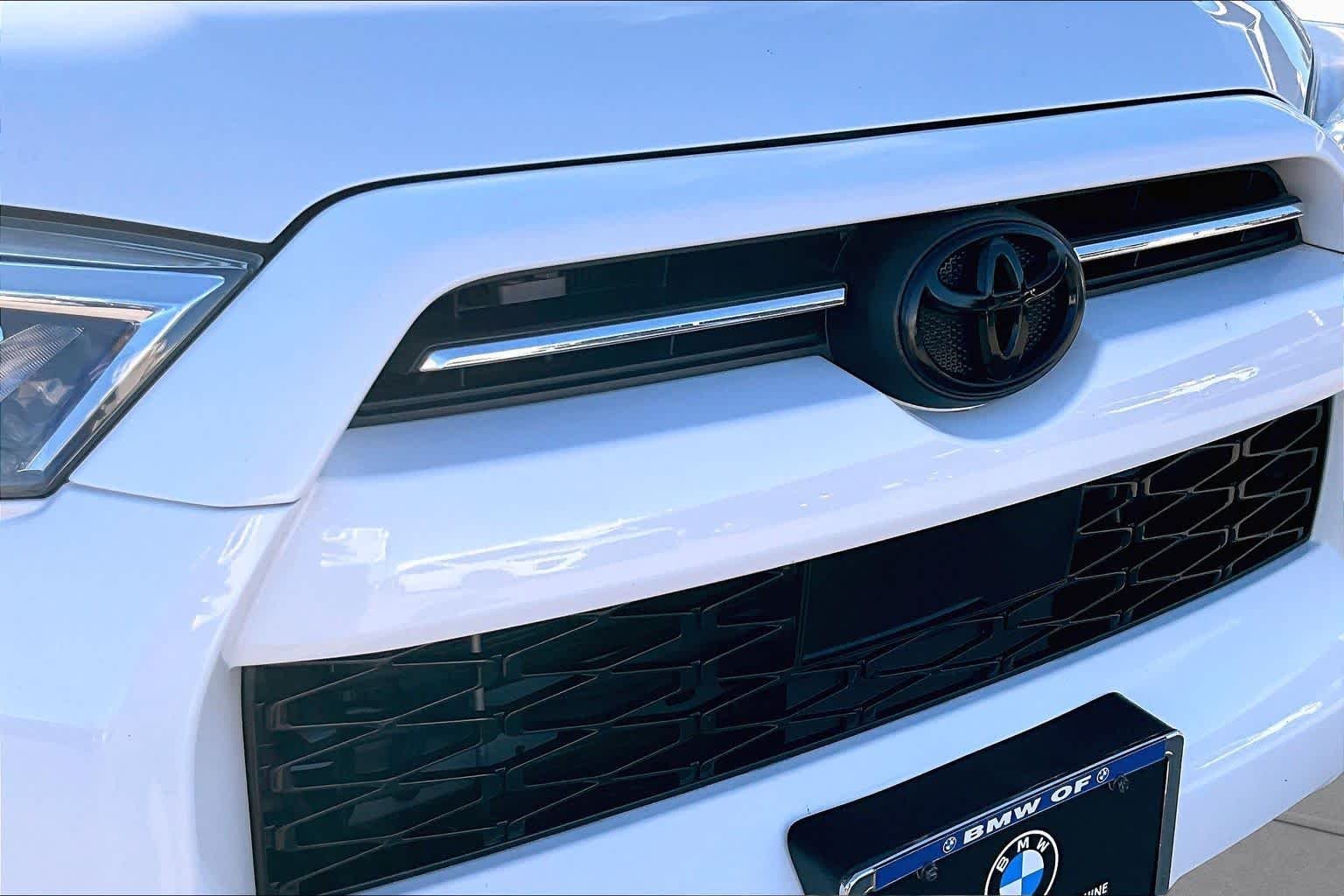 Used 2020 Super White Toyota SR5 Premium image 29