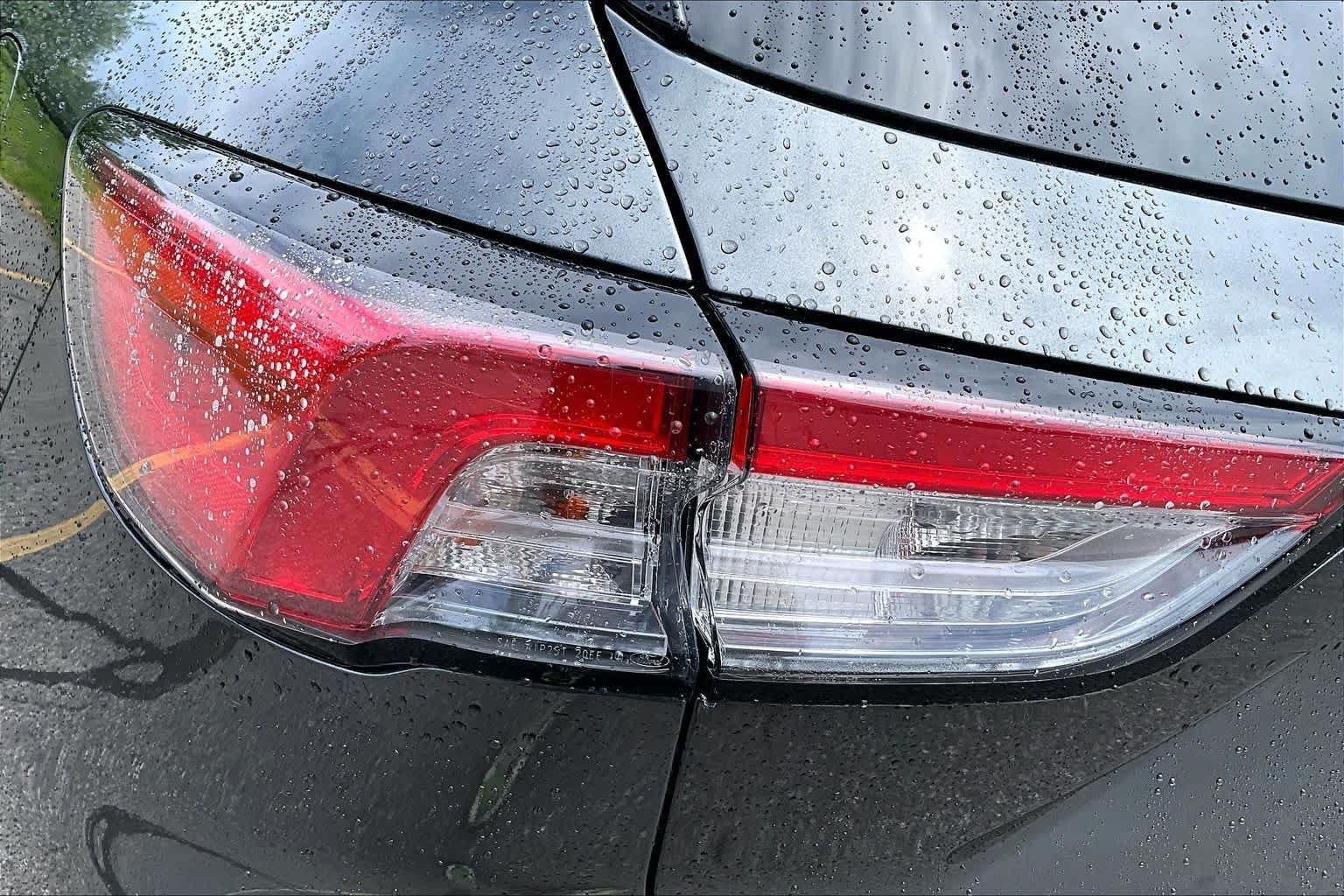 Used 2020 Magnetic Ford SE image 28