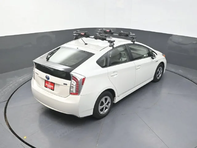 Used 2013 White Toyota Two image 29