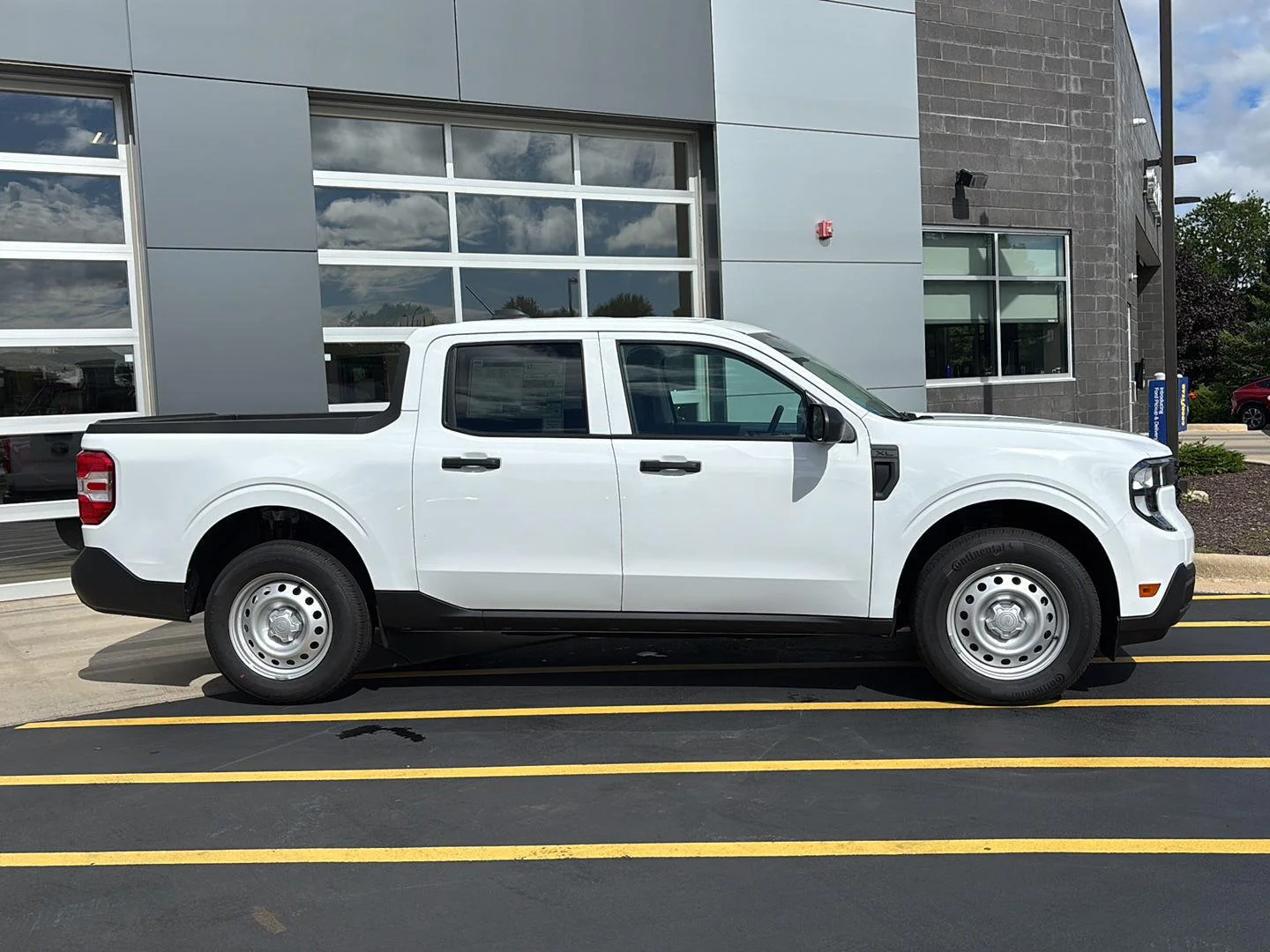 New 2026 Oxford White Ford XL image 5