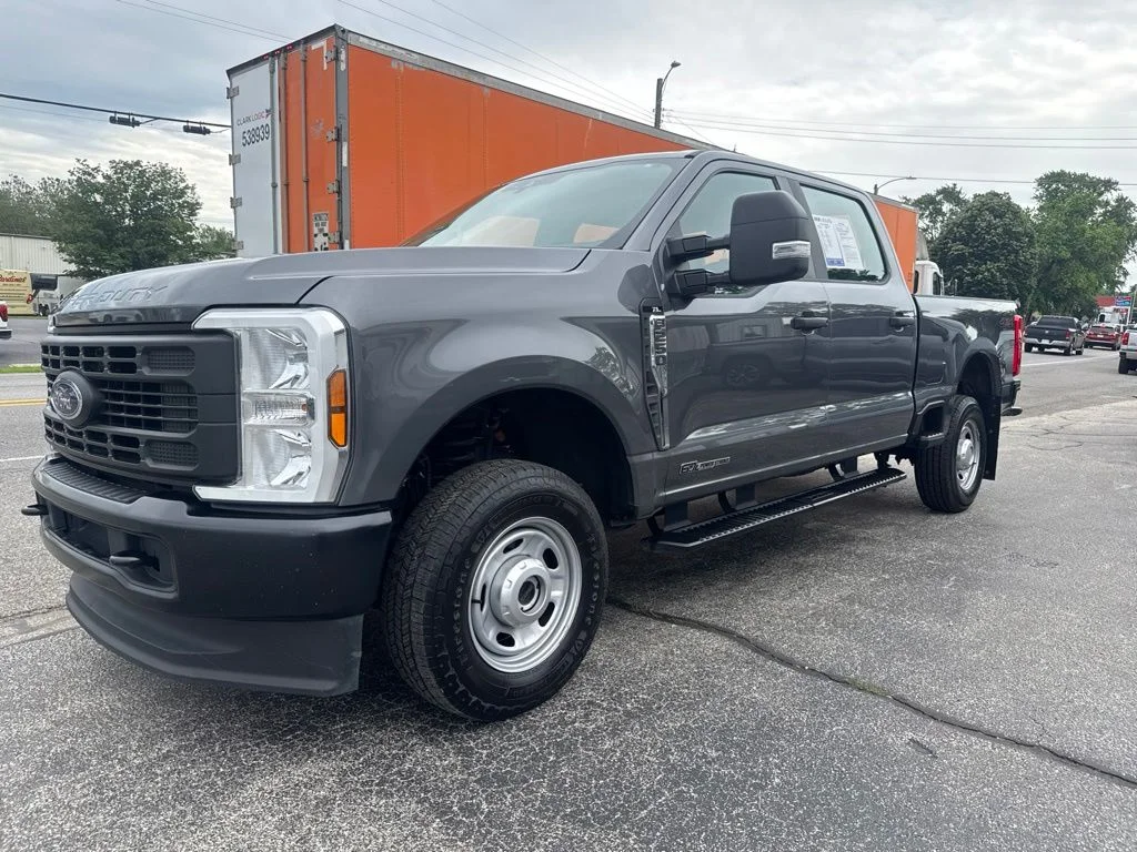 Used 2026 Gray Ford XL image 3